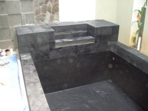 tukang kolam ikan